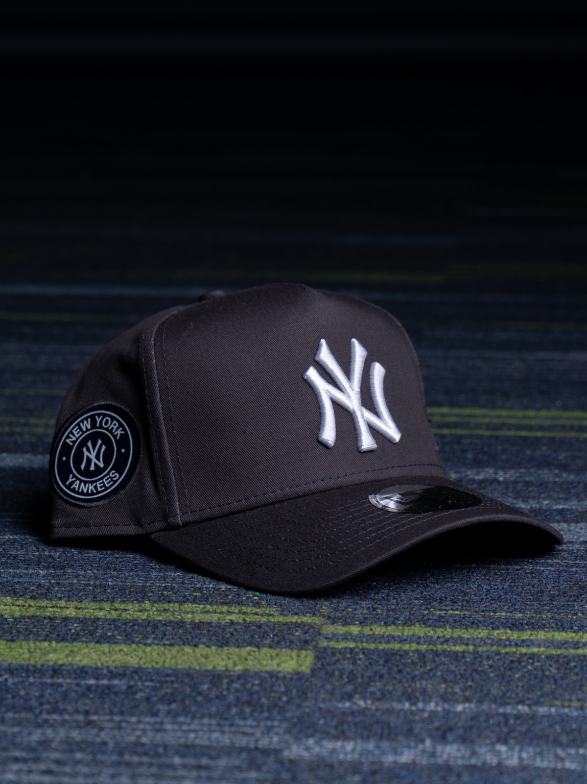 NEW ERA Snapback MONOCHROME EFRAME NEYYAN | Cappellino Regolabile 100% Cotone | Colore Nero/Nero