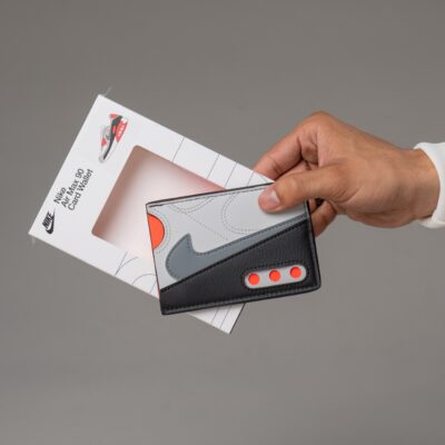 Nike BILLETERA ICON AIR MAX 90 CARD WALL N1009740068OS NEGRO/ROJO